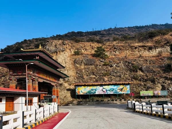 476892289 18458967193071388 5089376322305535392 N