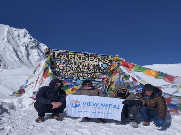 At Larke La Pass