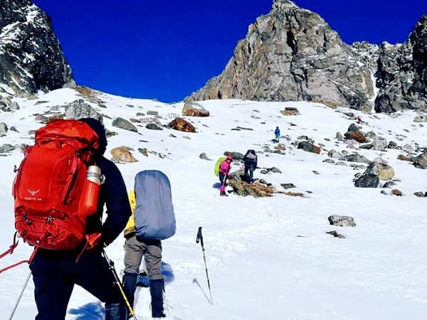 Chola Pass Everest 1